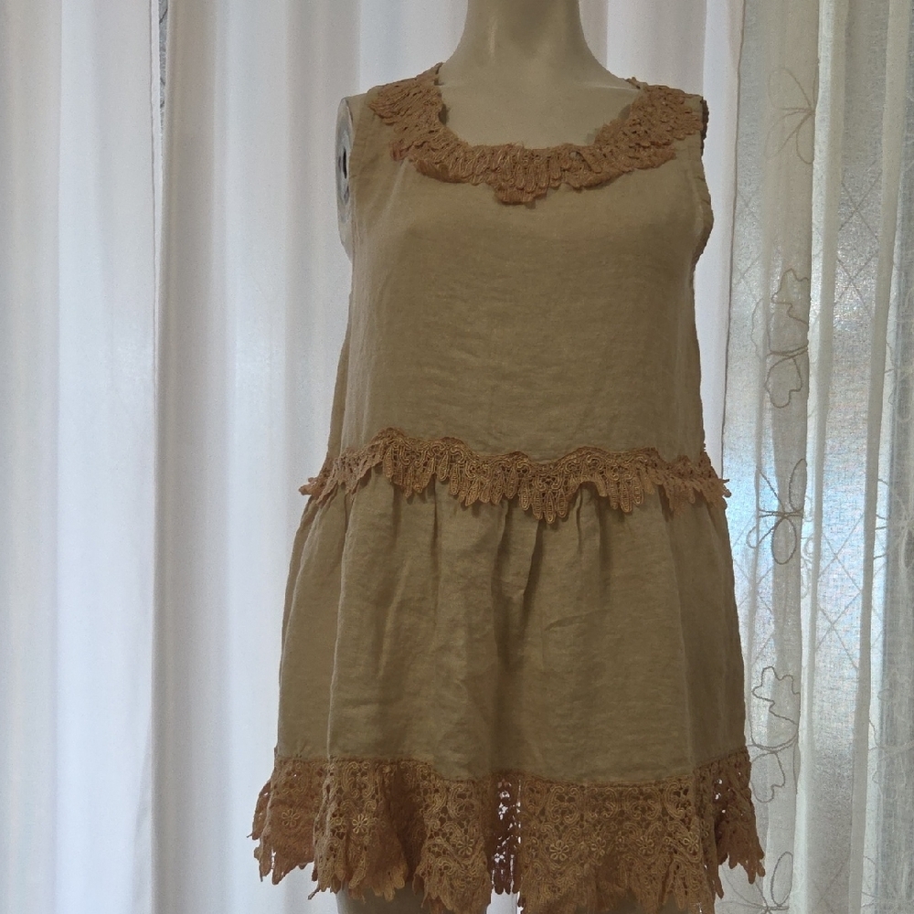 Francesca Bettini Beige Sleeveless Blusa Medium Size with Lace Trim [1471]